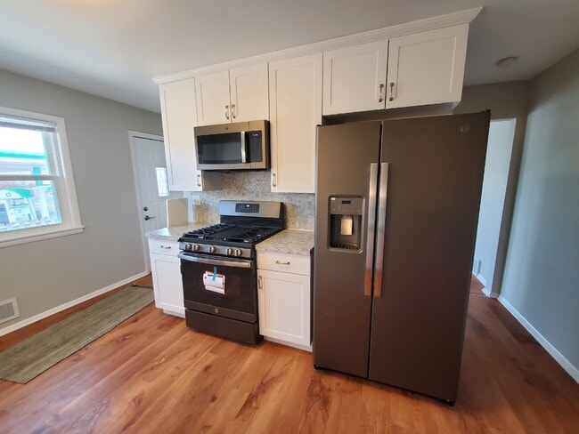 Photo - Gorgeous 3 bedroom 2 bath - Side by Side Duplex South Minneapolis