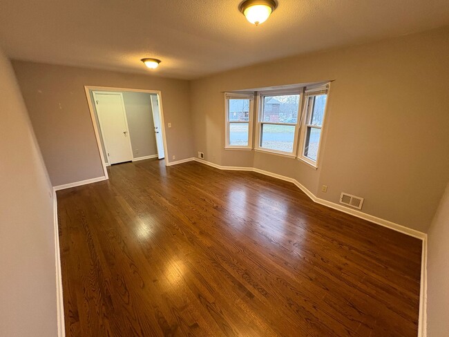 Photo - Huge Corner Lot in Grandview!! - 3 Bed / 2 Bath Split-Entry w/ Fenced Yard