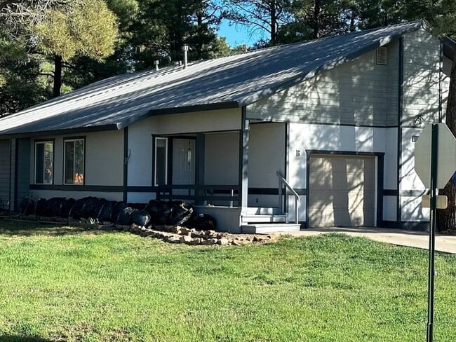 Building Photo - 516 Park Ave