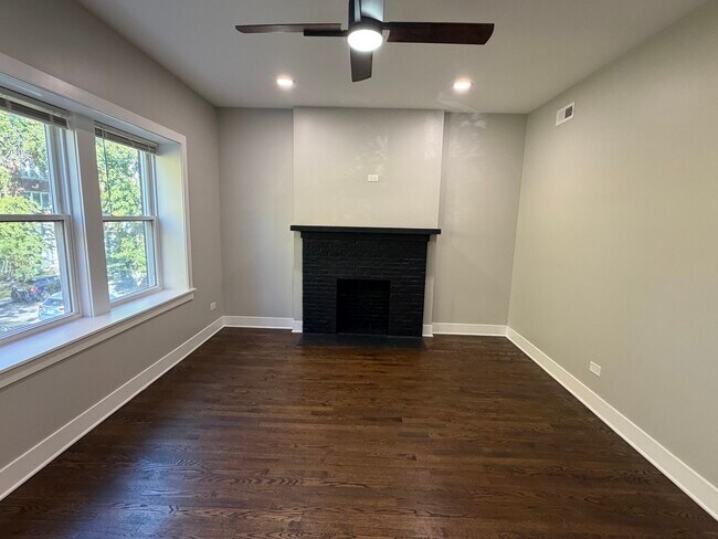 Photo - 7823 S Colfax Ave Unidad 2N