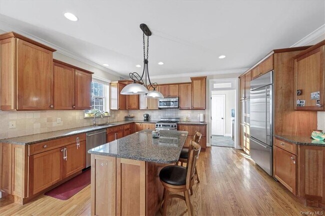 Photo - 1034 Rolling Ridge