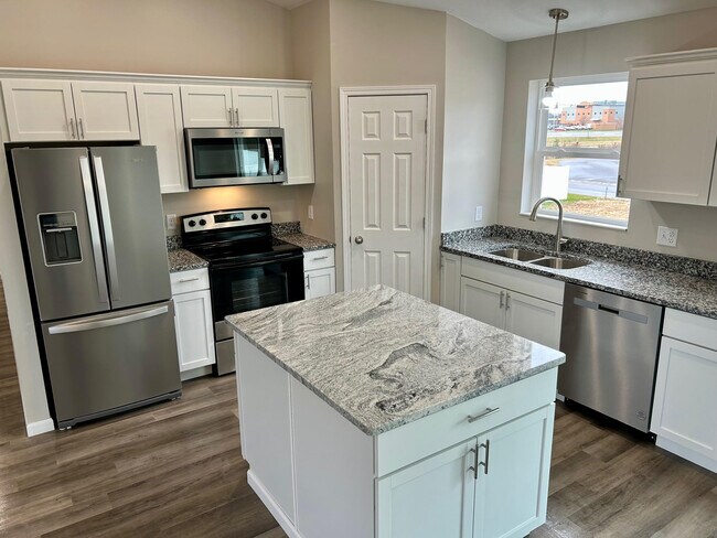 Photo - 18512 Salem St NW