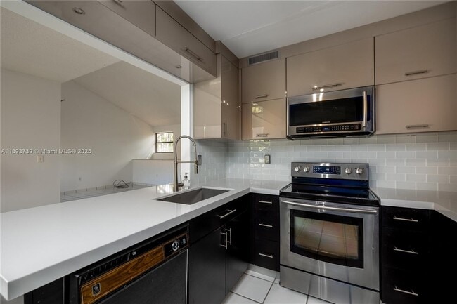 Building Photo - 575 W Park Dr Unit 206