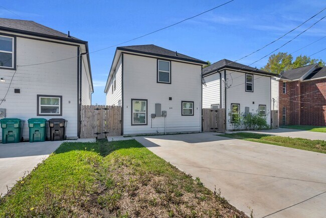 Photo - 8124 Sterlingshire St Unidad A