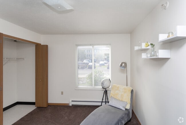 2BR, 1BA - 960 SF