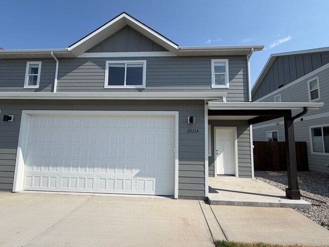 Building Photo - Brand New 3 Bed 2.5 Bath with double attached garage in Belgrade