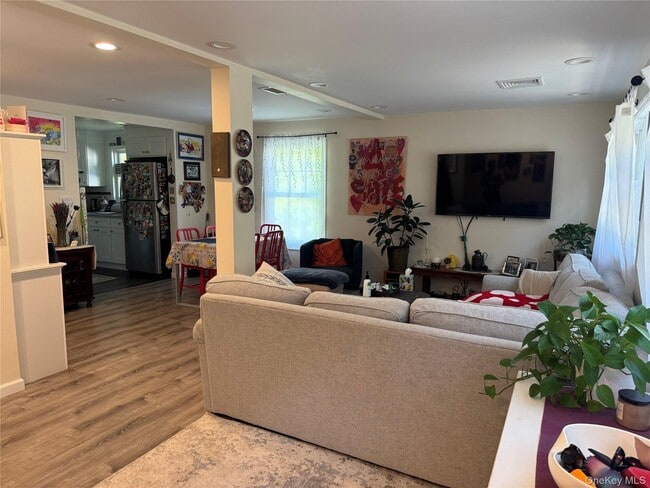 Photo - 62 Whippoorwill Rd E