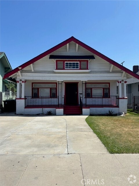 Building Photo - 820 W 55th St Rental