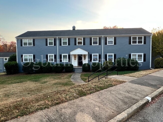 Building Photo - 2506-D Miller Park Cir-2BR/1BA-2nd Floor APT!!!