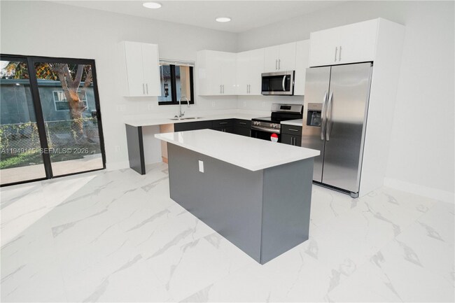 Photo - 820 Dr B J McCormick Ave