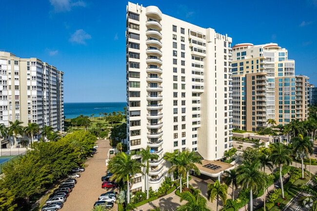 4451 Gulf Shore Blvd - Solamar Apartments