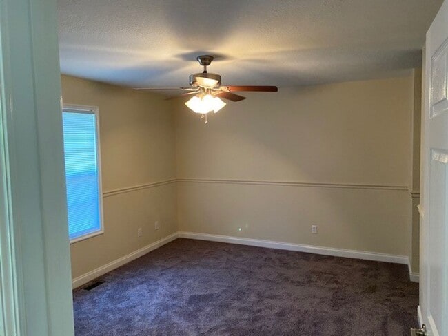 Photo - Knoxville 37920 - 3 bedroom, 2 bath home with fenced yard- Contact Ed Johnson (865) 924-5045