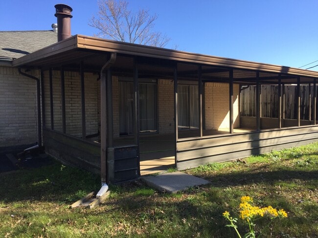 Photo - 2424 Oakmere Dr