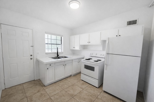 Building Photo - 2648 Dellwood Ave Unit 2