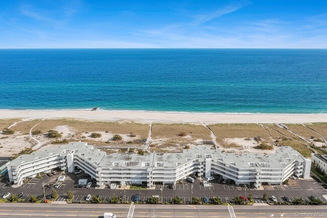 Building Photo - 253 Dune Rd Unit 62