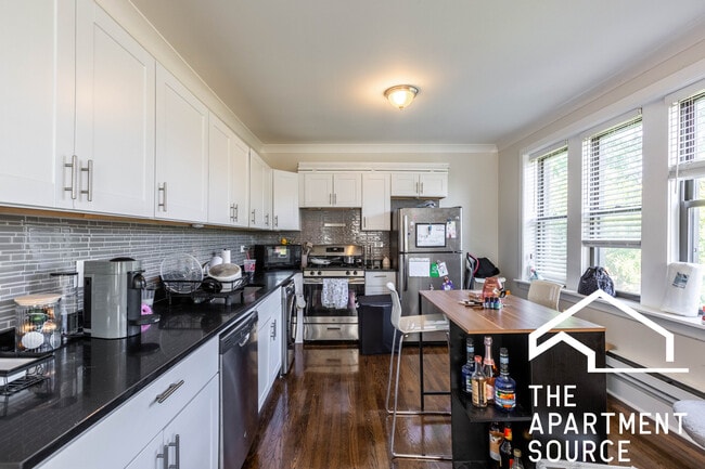 Photo - 839 W Cornelia Ave Unit 3N
