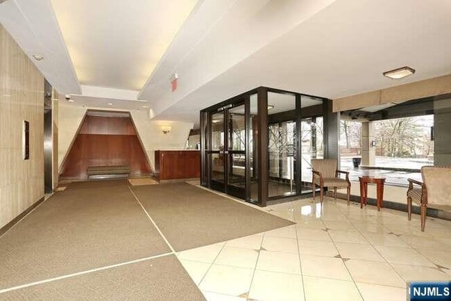 Building Photo - 3 Horizon Rd Unit 608 Rental