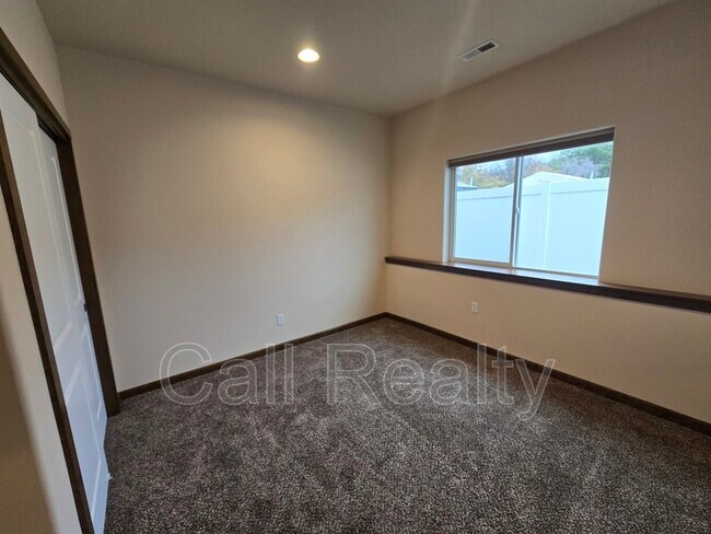 Photo - 4414 E Fairview Ave