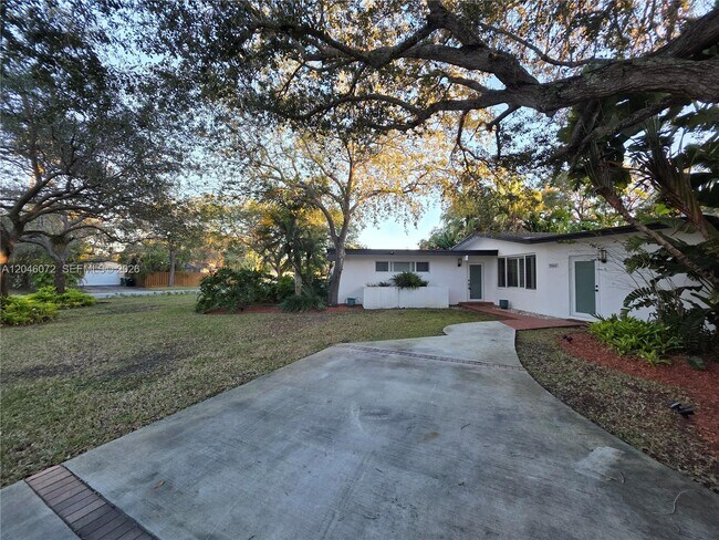 Photo - 9860 SW 140th St