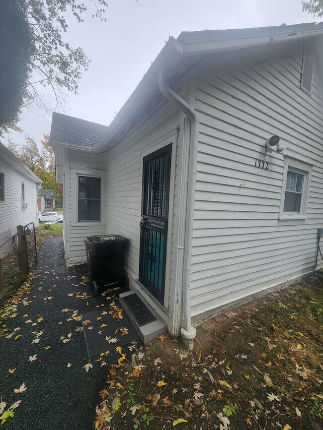 Photo - Beautiful 2 bedroom 1 bath renovated home ...