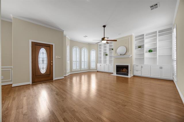 Photo - 5856 Oram St