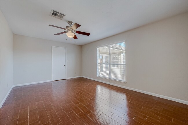 Photo - 2022 Highland Hills Dr