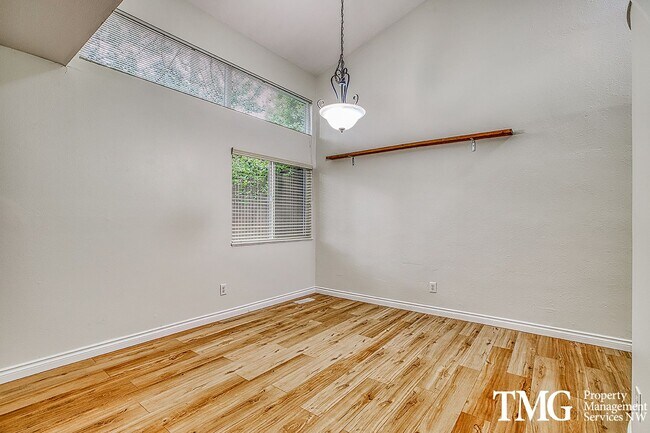 Photo - Wonderful 2 Bed 1.5 Bath Townhome in Seclu...