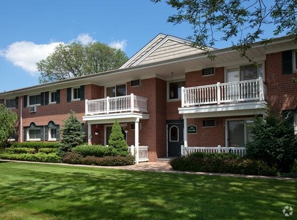 Building Photo - Fairfield Estates At Farmingdale Village Rental