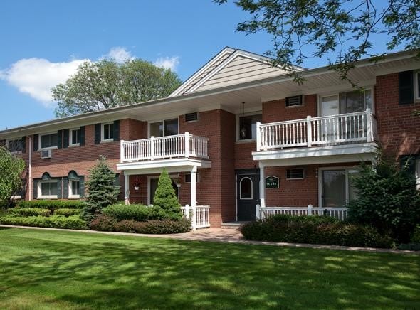 Photo - Fairfield Estates At Farmingdale Village Apartments