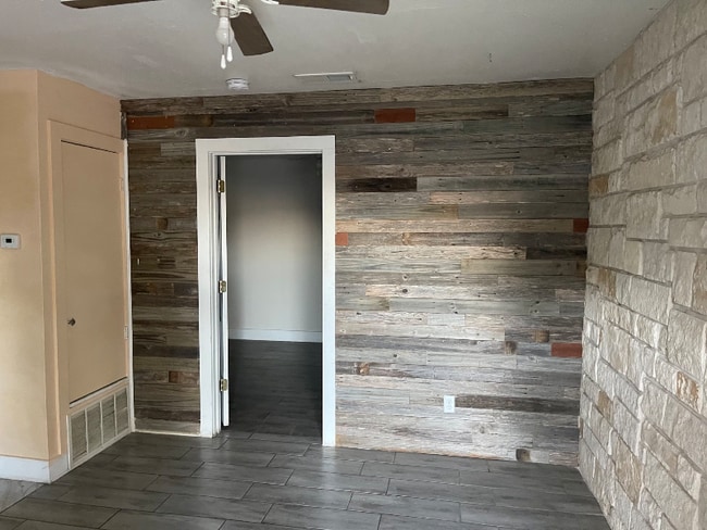 Building Photo - 1015 N 14th St Rental
