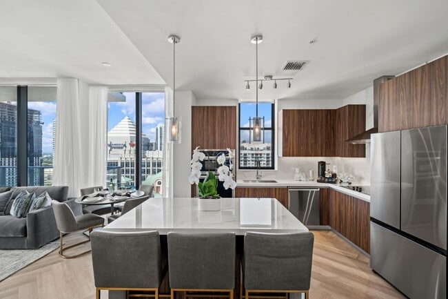 Building Photo - Veneto Las Olas