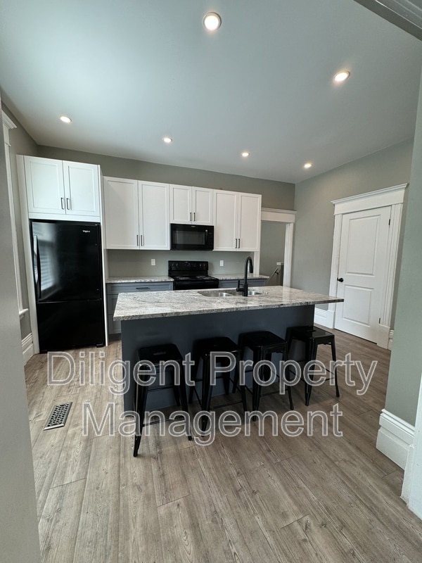 Building Photo - 203-203 Rubidge St