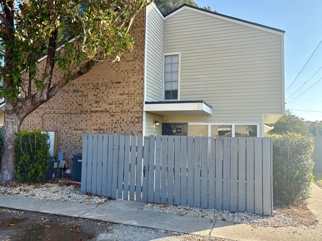 Building Photo - 203 Cougar Ridge Unit 3