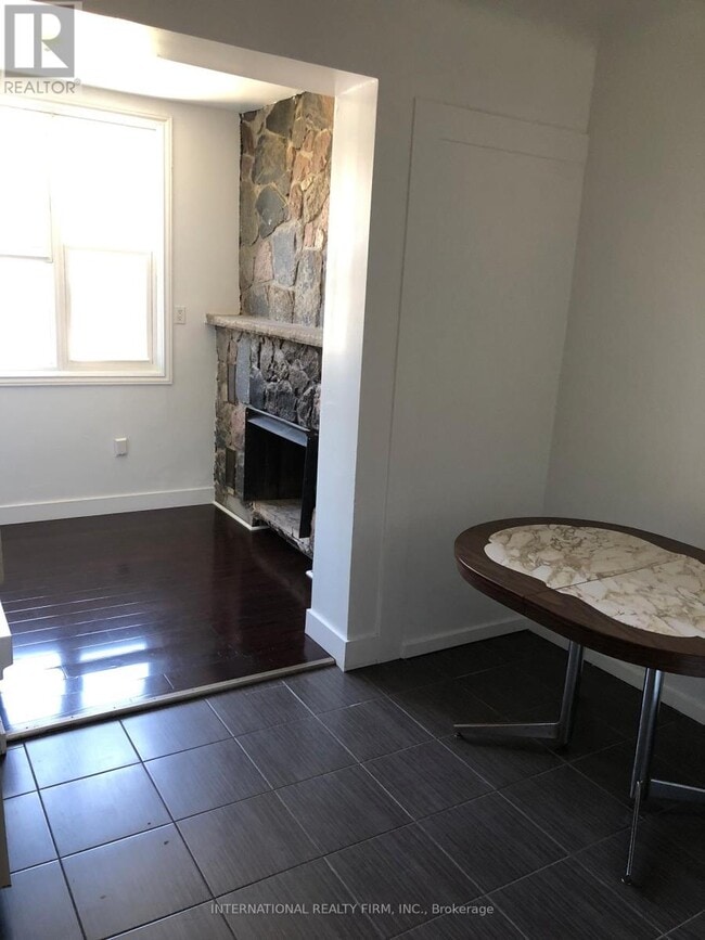 Photo - 159 Montrose Ave Unité 1