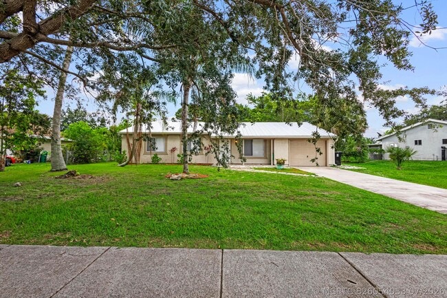 Building Photo - 766 SW Belmont Cir