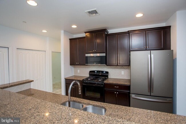 Photo - 523 Carson Terrace