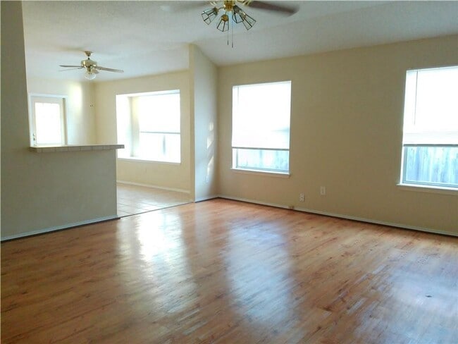 7837 Wolf Dr
