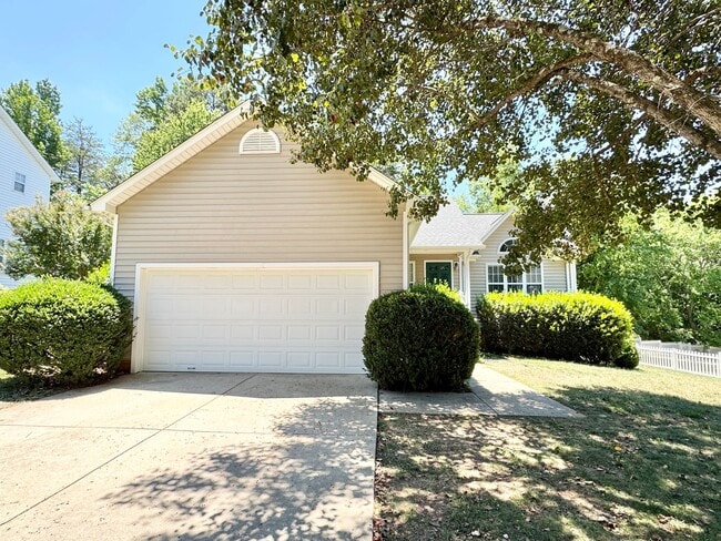 Photo - Fantastic 3 BR House w/ Inviting Floor Plan in Kernodle/NW School District