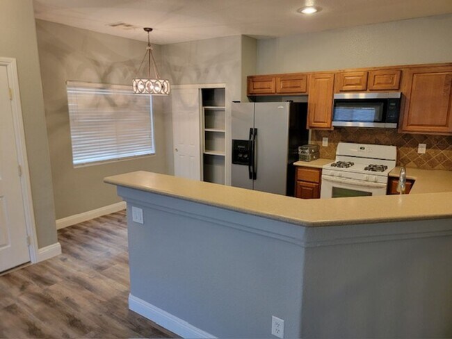 Photo - 3 Bedroom Townhouse with a backyard