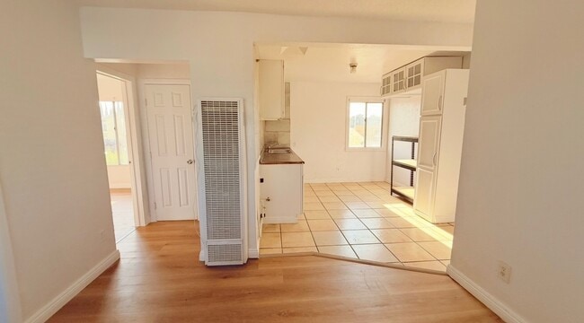 Building Photo - 124 W 95th St Unit 124 W. 95th St