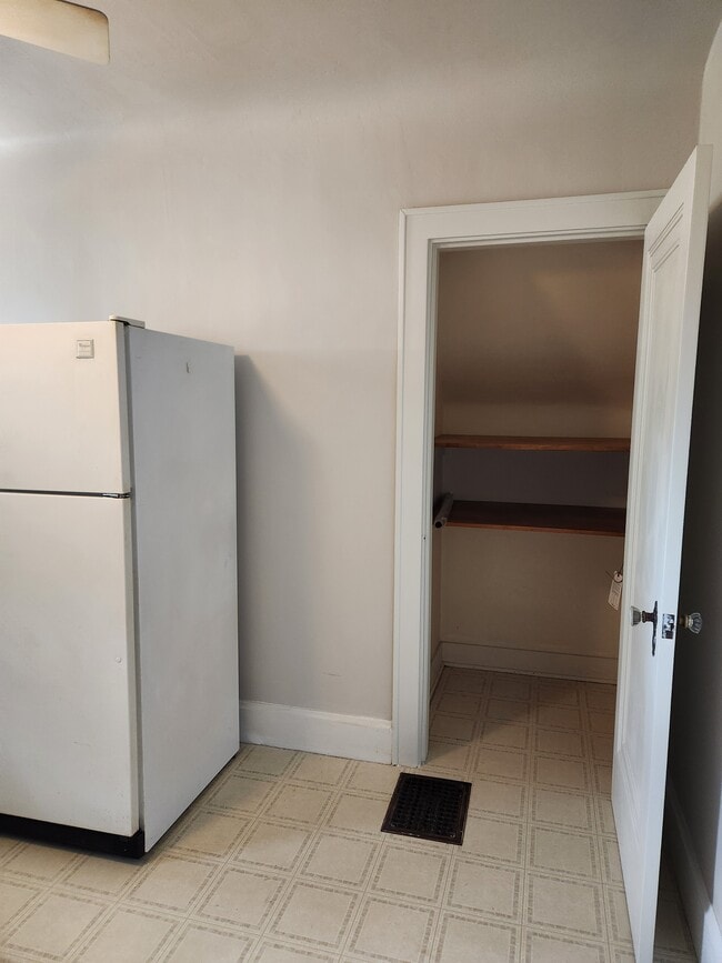 Despensa de la cocina - 3315 Renfro Ave Unidad #2