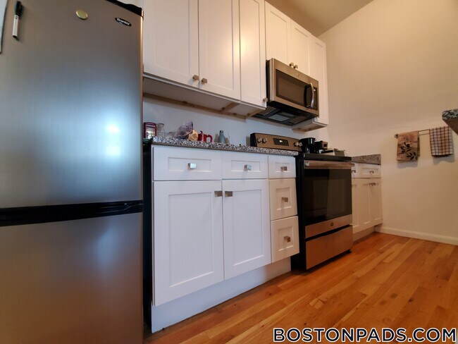 Photo - 168 Northampton St Unit 4