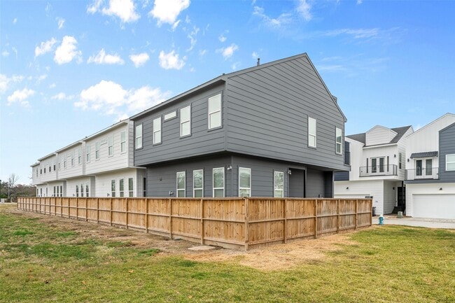 Photo - 105 Tolima Dove St