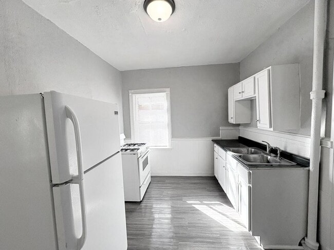 Building Photo - 2708 7th Ave Rental