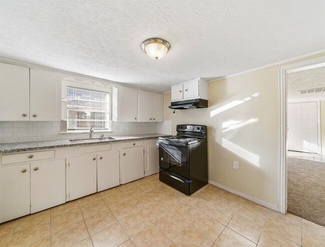 Photo - 203 W Hart Ave