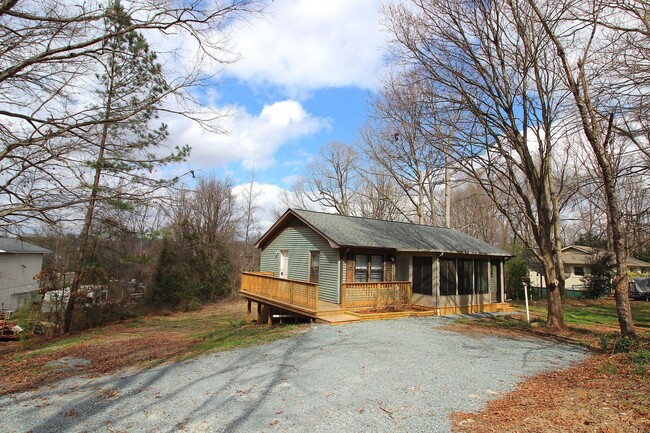 Building Photo - 3 Bedroom home with a Full Basement in Indian Trail!