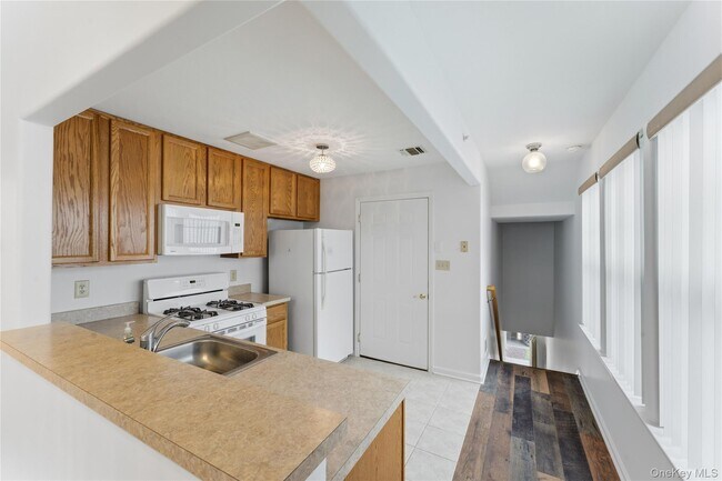 1-36 Meridian Blvd