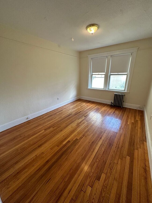 Photo - 9/1 Spacious 2BR with EIK, heat inc, elevator in building