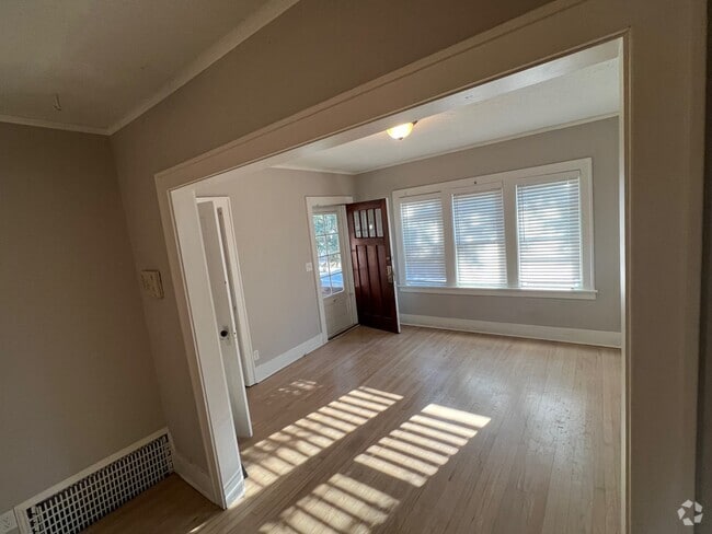 Building Photo - 824 S 50th St Unit 824 Rental