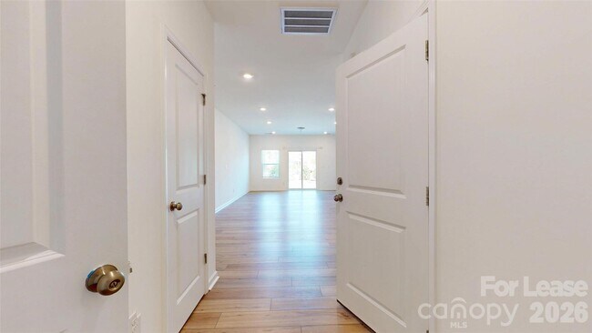 Photo - 761 Earhart St NW